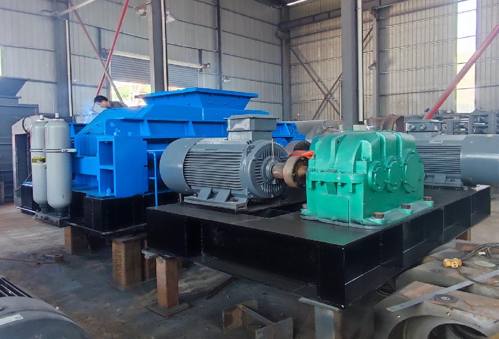 對(duì)輥制砂機(jī)